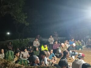 Polisi Bersama Masyarakat, Kapolres Probolinggo Dampingi Keluarga Korban Karhutla TNBTS hingga Peristirahatan Terakhir