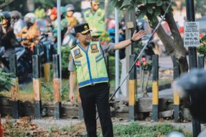 Kapolda Jatim Turun Langsung Pantau Pelayanan Lalu Lintas di Surabaya