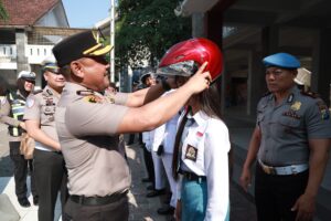 Polisi Bersama Masyarakat: Polres Jember Gandeng Sekolah Tegaskan Bijak Bermedsos dan Stop Bullying